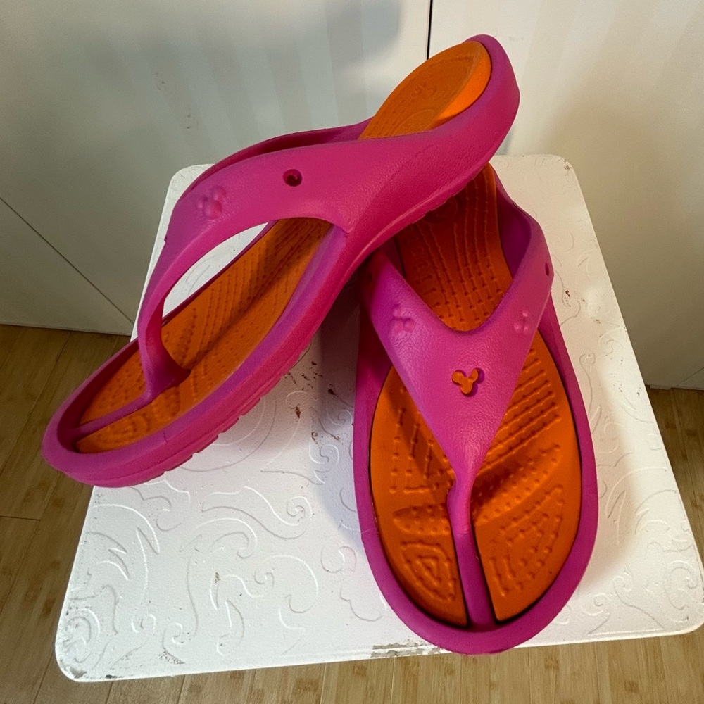NWOT CROCS Athens Disney Pink Orange flip-flop sandals Ladies Size 9 (Men’s 7) - Picture 8 of 8